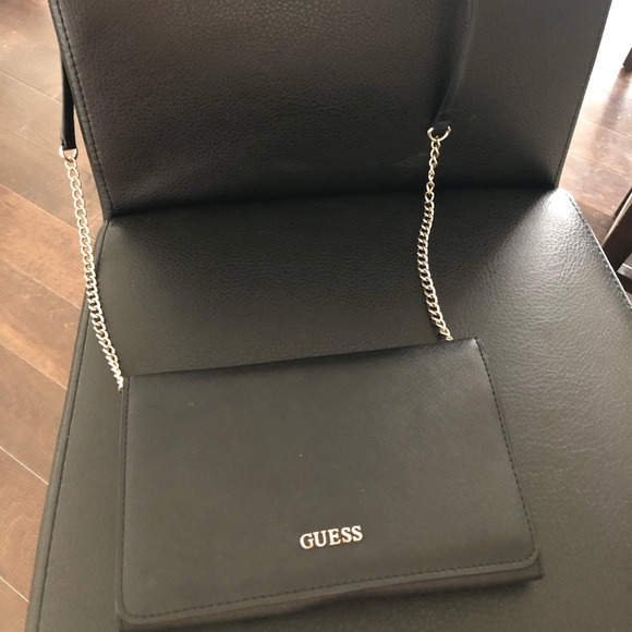 Guess Crossbody - Picture 2 of 2